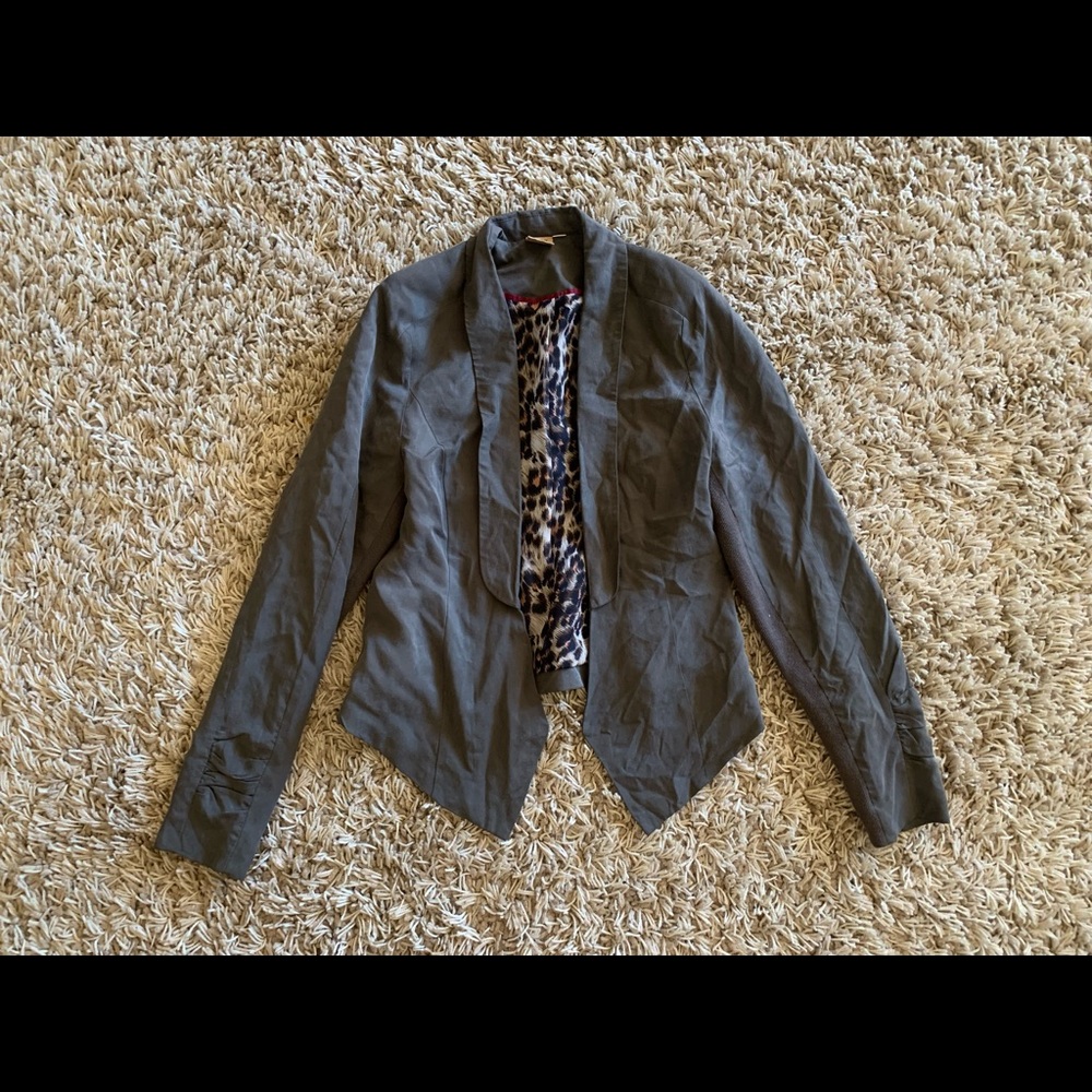 Oxmo desires blazer size 38 fits like a small / medium